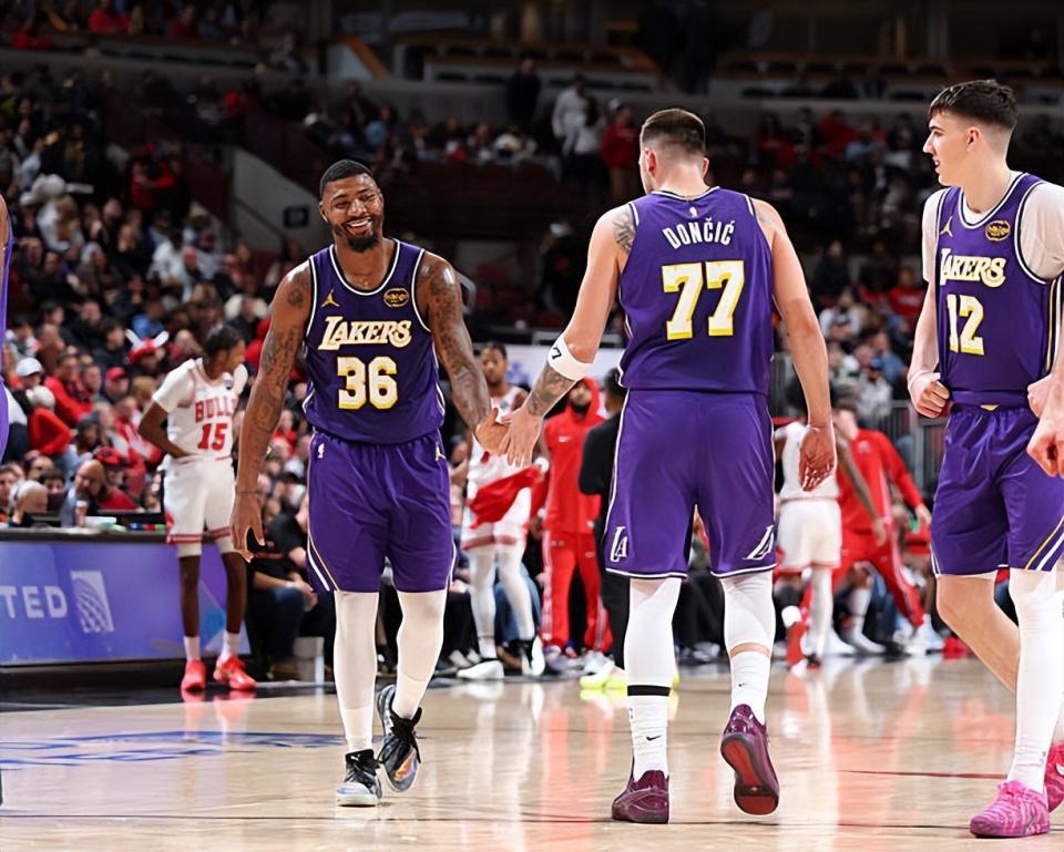 开云登录入口-精神属性太关键了！湖人后场大闸的作用无法体现在他的数据上？