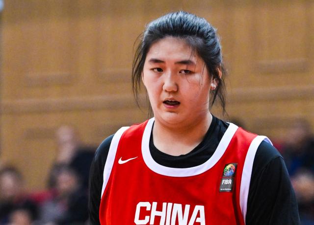 开云登录入口-女篮热身赛大胜！2米26张子宇砍11+9，王思雨亮相